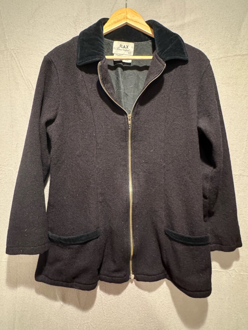 Vintage Flax Black Zip-Front Trench Coat with Velvet Collar
